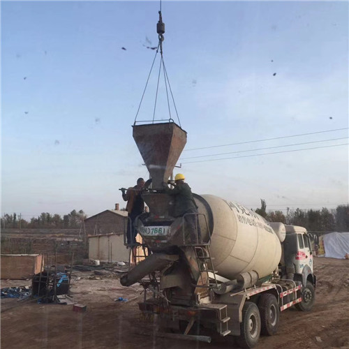 久治县“精准瞄准”—— 吊车的 “定位导航” 技术