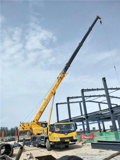 久治县超高层建筑钢结构吊装案例